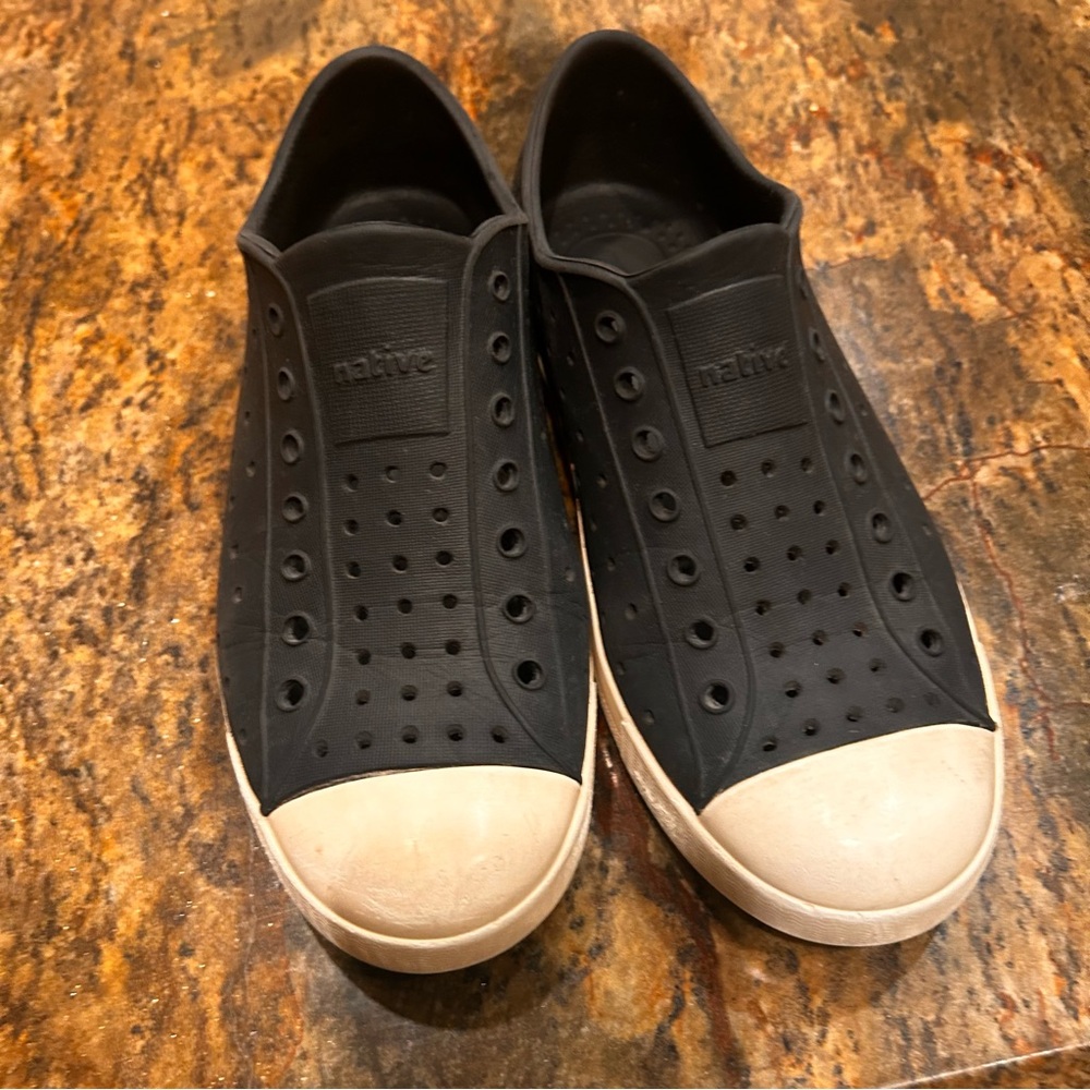 Native kids Black white Slip-On Shoes water closed toe sandal slip on 3 c